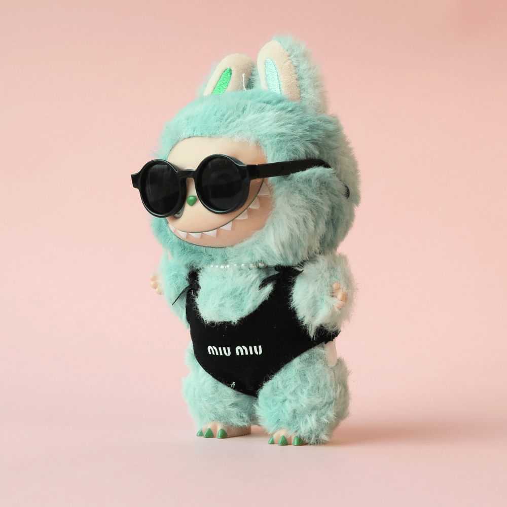MIUMIU Coastal Chic Set – 3-Piece Swim Look with Swimsuit, Necklace & Shades