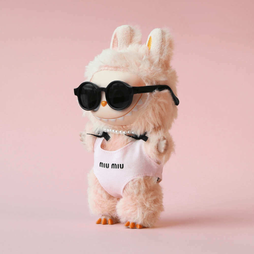 MIUMIU Coastal Chic Set – 3-Piece Swim Look with Swimsuit, Necklace & Shades